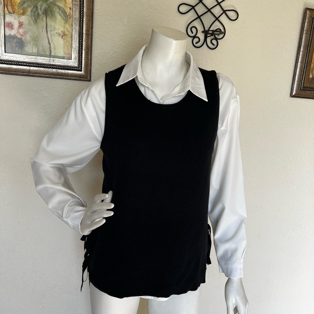 Cute black vest/sweater size M